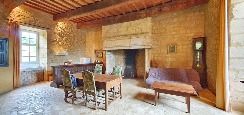 Maison - 250 m² - 4 pièces