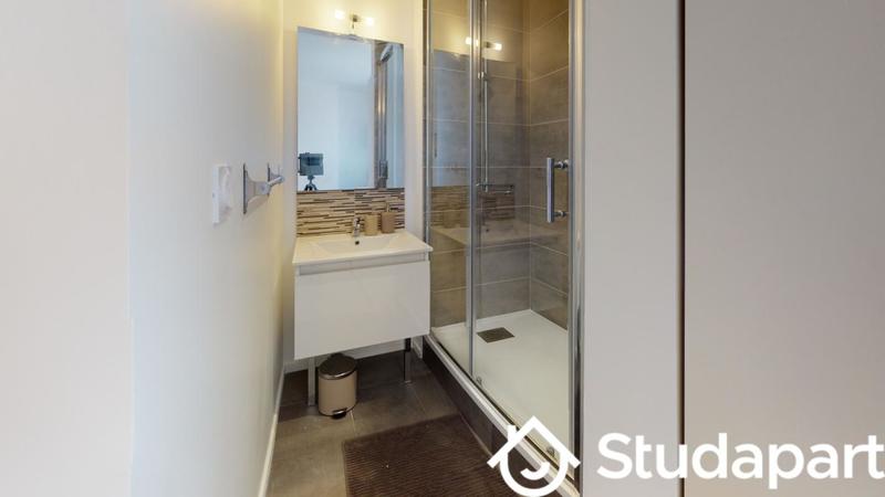 Chambre - 9 m² - 1 pièce