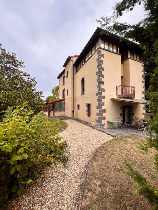 Maison - 270 m² - 6 pièces