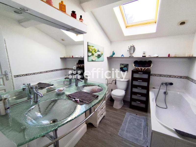 Maison - 187 m² - 8 pièces