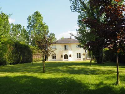Maison - 230 m² - 8 pièces