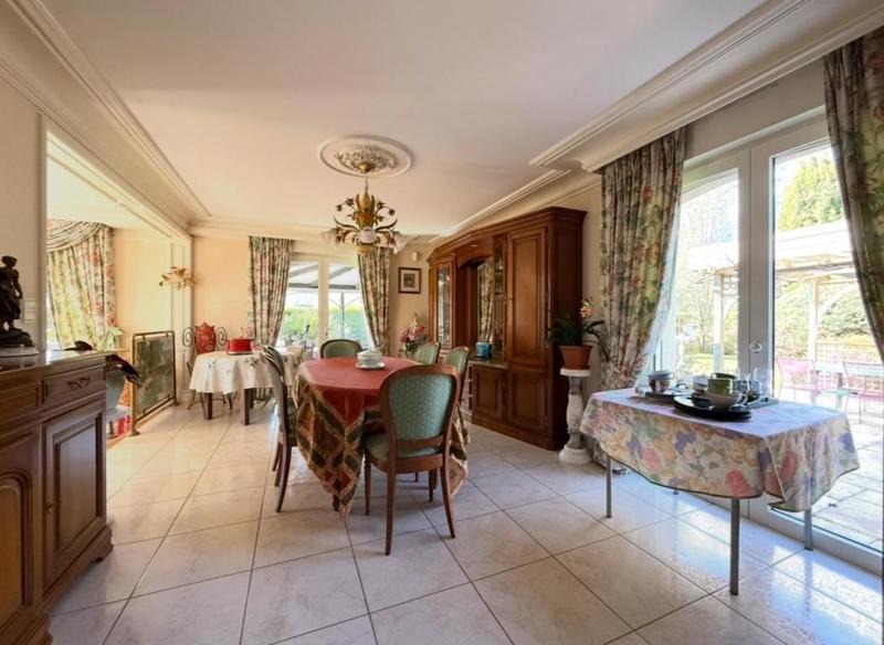 Maison - 254 m² - 12 pièces