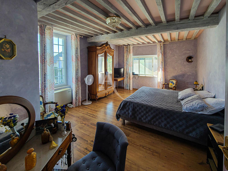 Maison - 240 m² - 7 pièces