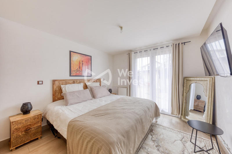 Maison traditionnelle - 237 m² - 10 pièces