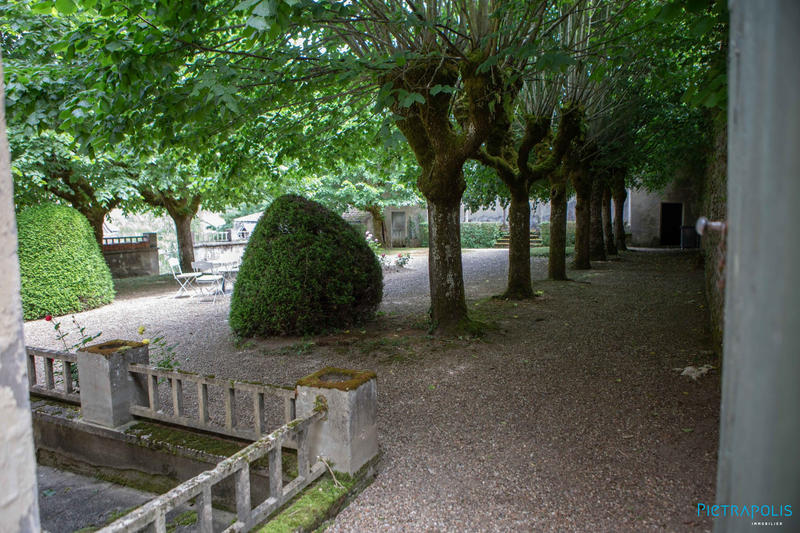 Maison - 300 m² - 8 pièces