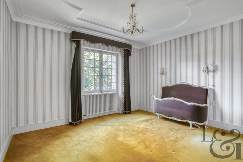 Maison - 330 m² - 9 pièces