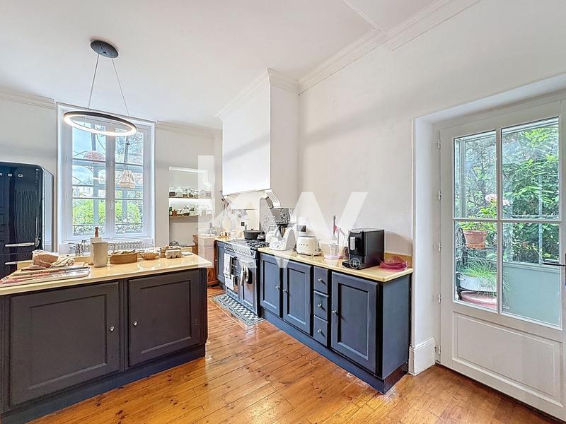 Maison - 205 m² - 7 pièces