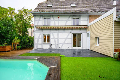 Maison - 210 m² - 6 pièces