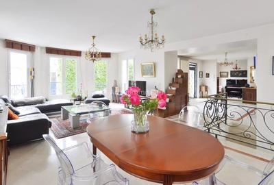 Maison - 207 m² - 8 pièces