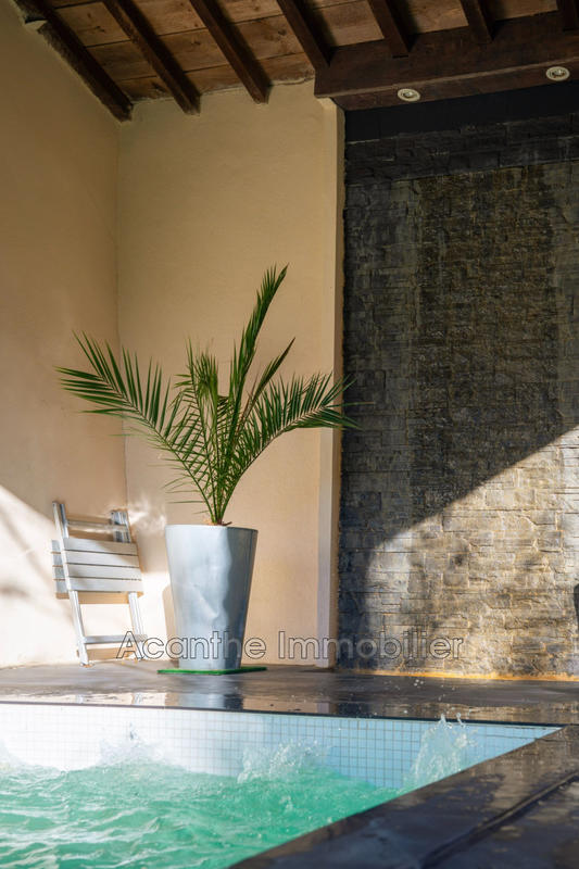 Mas - 298 m² - 8 pièces