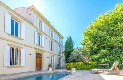 Maison - 295 m² - 12 pièces