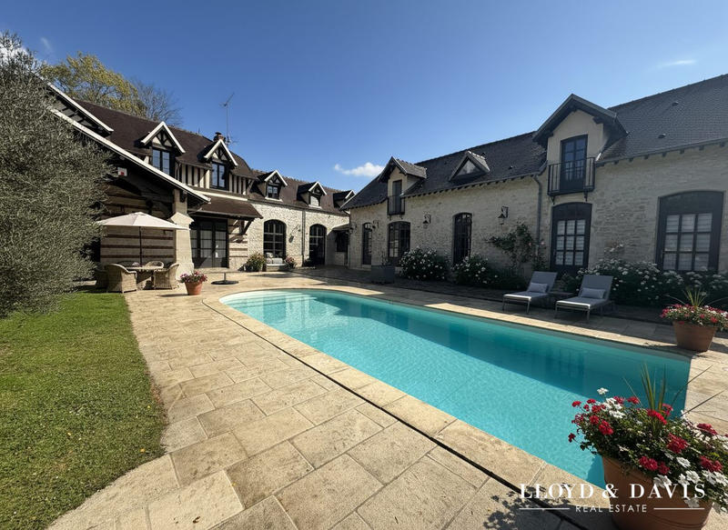 Villa - 335 m² - 12 pièces