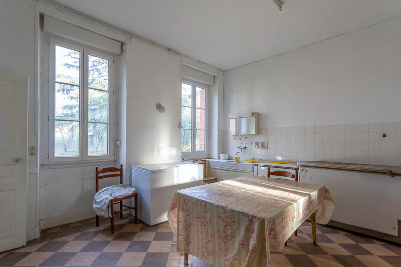 Propriété - 250 m² - 9 pièces