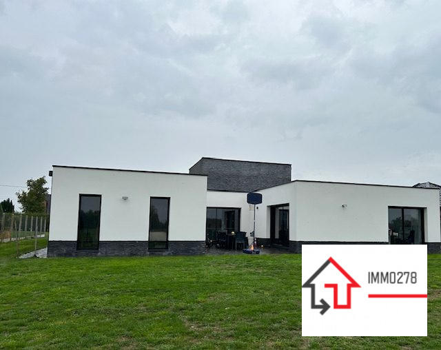 Maison - 237 m² - 8 pièces