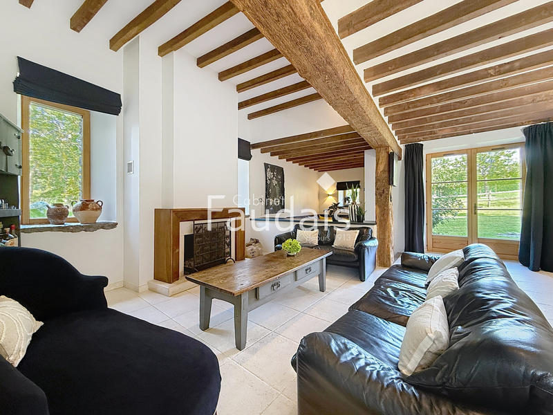 Propriété - 230 m² - 9 pièces