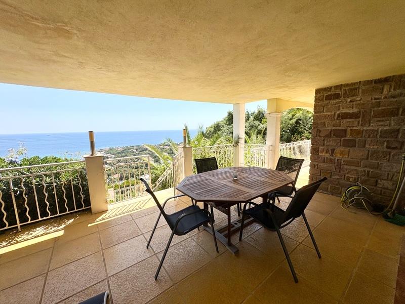 Maison - 320 m² - 11 pièces