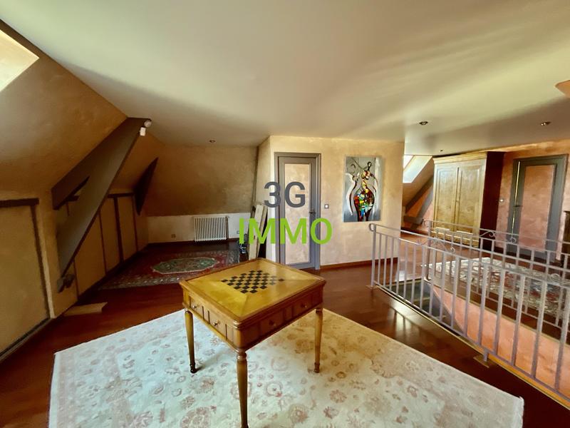 Maison traditionnelle - 333 m² - 8 pièces