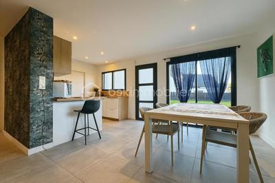 Maison - 99 m² - 5 pièces