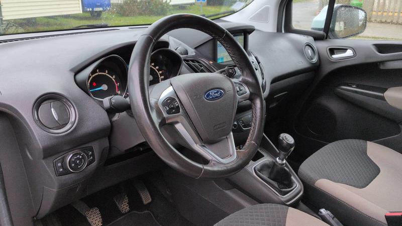 Ford Tourneo Courier 1.0 EcoBoost 100 Titanium - 5 places