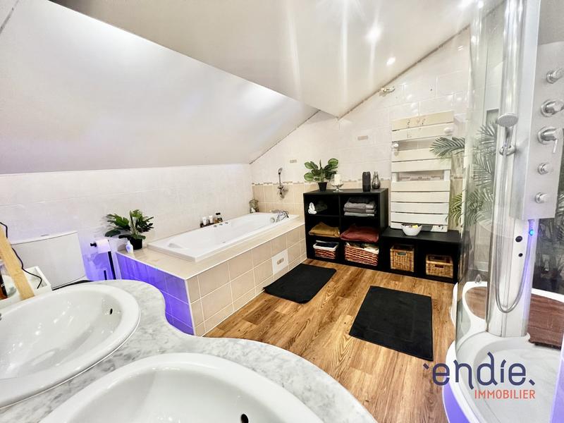 Maison - 372 m² - 12 pièces