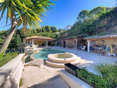 Maison - 265 m² - 7 pièces