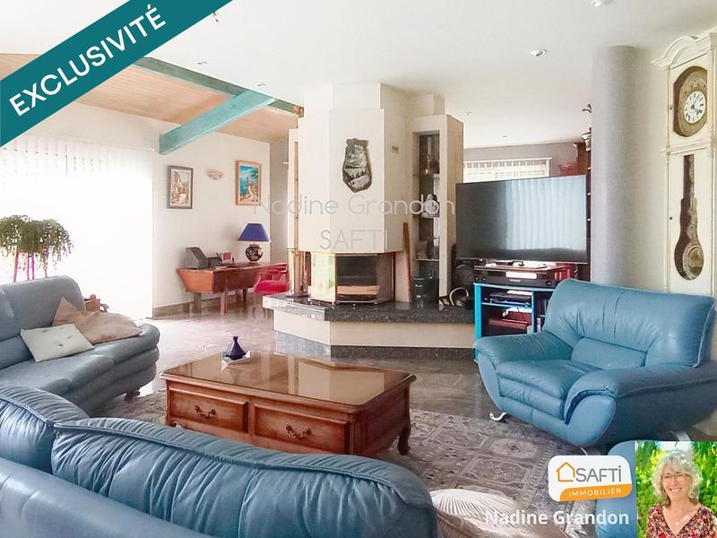 Villa - 259 m² - 9 pièces