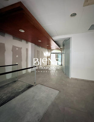 Bureau - 142 m² - 8 pièces