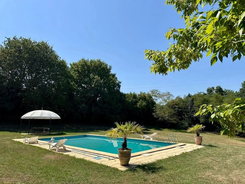 Maison - 260 m² - 8 pièces