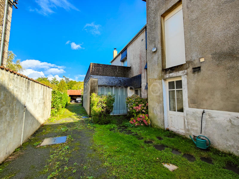 Maison - 202 m² - 7 pièces