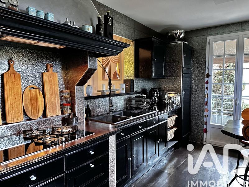 Maison - 300 m² - 8 pièces