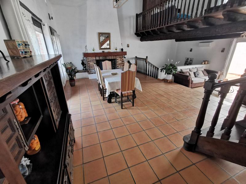 Maison - 225 m² - 8 pièces