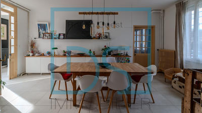 Maison - 180 m² - 9 pièces