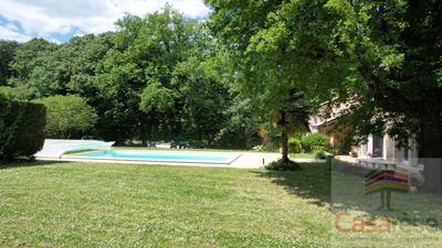 Maison - 150 m² - 11 pièces