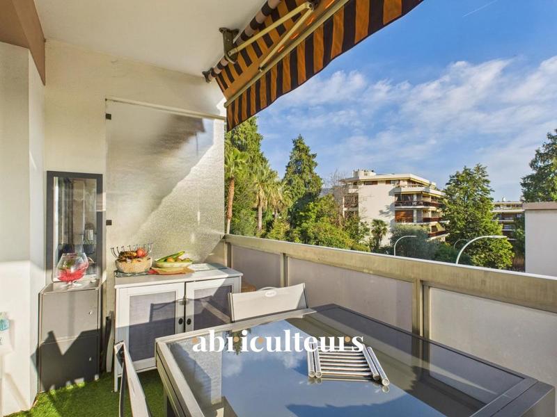 Appartement ancien - 72 m² - 3 pièces