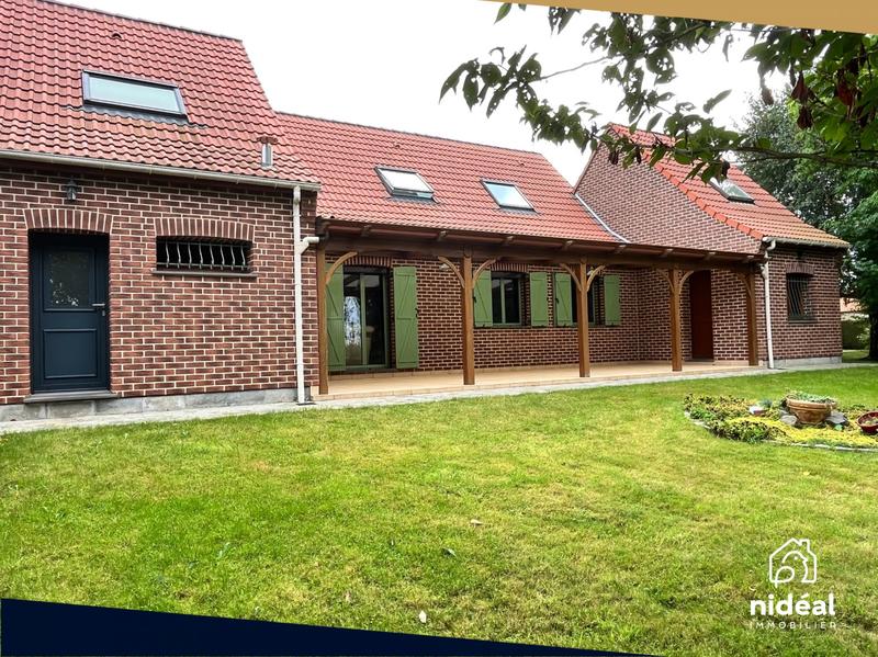 Maison - 240 m² - 8 pièces