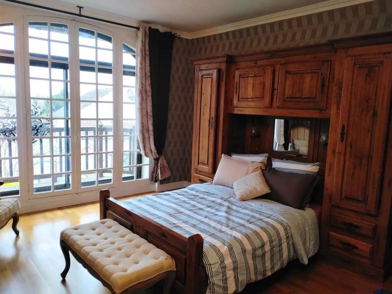 Demeure - 218 m² - 7 pièces