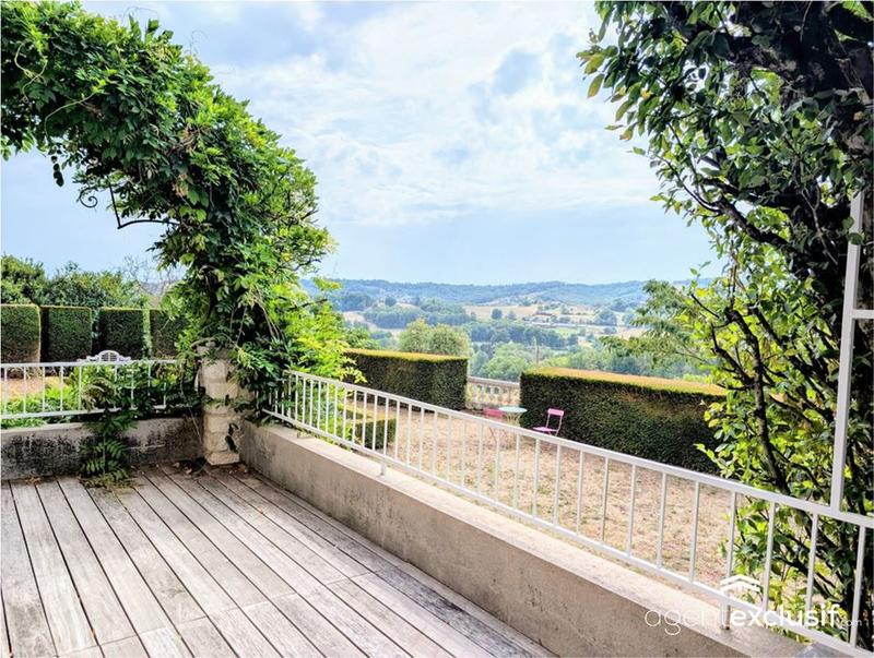 Maison de maîtres - 300 m² - 9 pièces