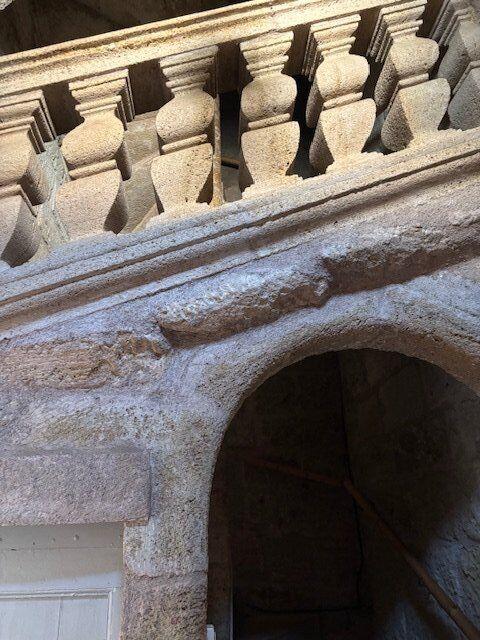 Maison - 1 200 m² - 25 pièces