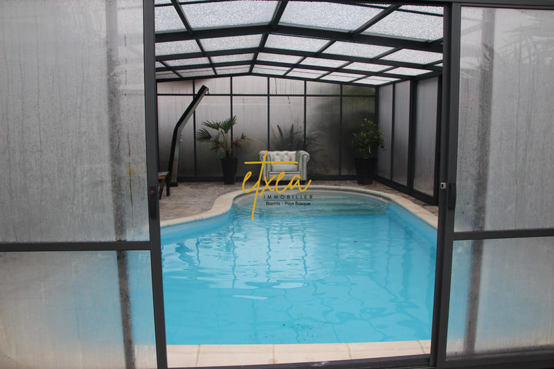 Villa - 264 m² - 10 pièces