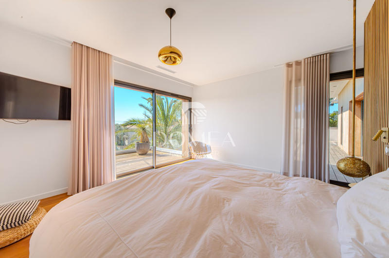 Villa - 288 m² - 6 pièces