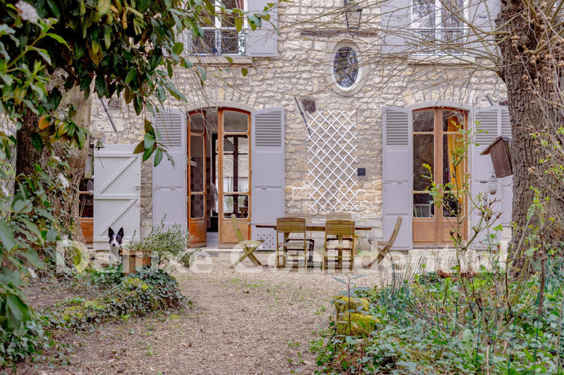 Maison - 279 m²
