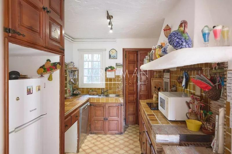 Maison - 232 m² - 9 pièces