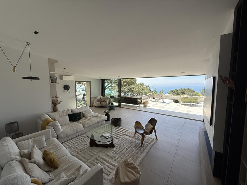 Maison - 280 m² - 8 pièces