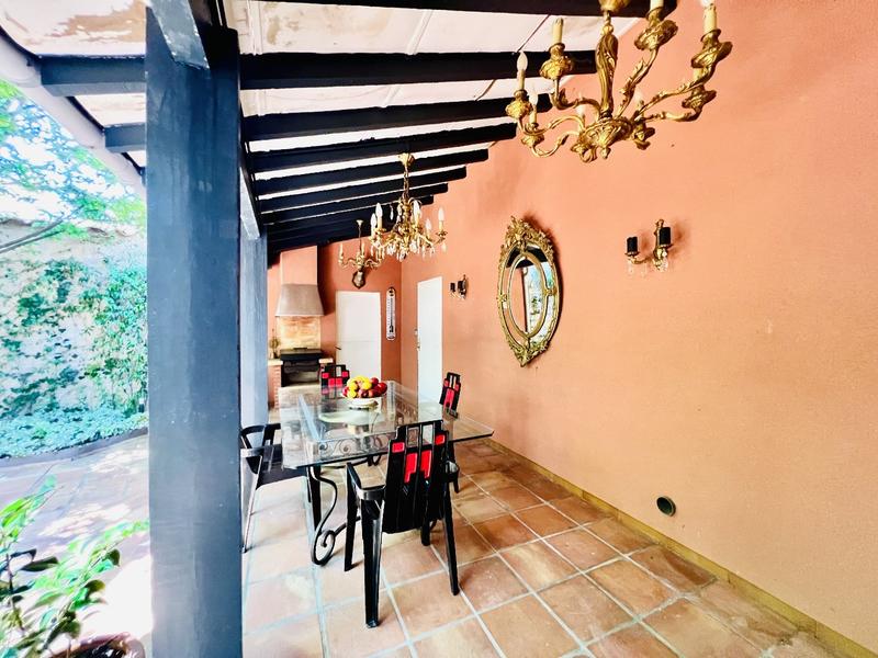 Maison - 305 m² - 8 pièces