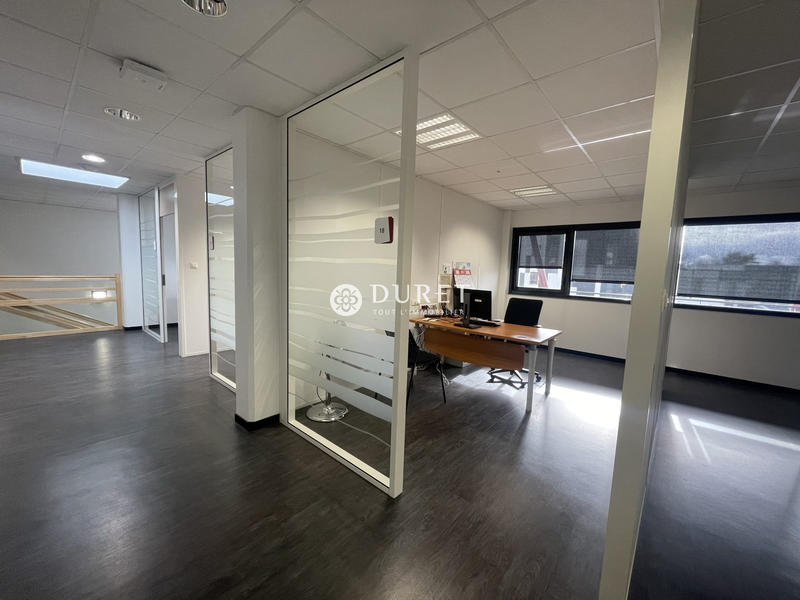 Bureau - 1 244 m²