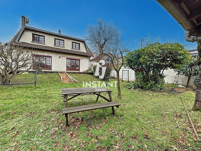 Maison traditionnelle - 200 m² - 8 pièces