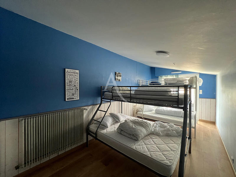 Maison - 168 m² - 9 pièces