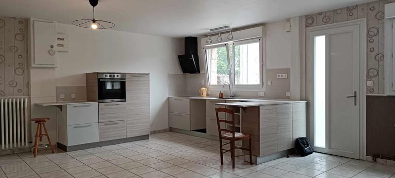 Maison - 94 m² - 10 pièces