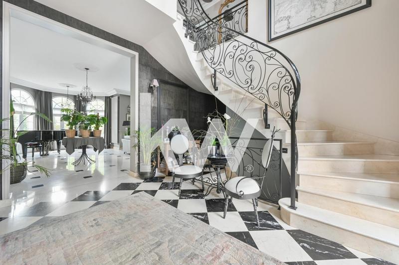 Demeure - 525 m² - 15 pièces