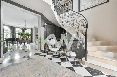 Demeure - 525 m² - 15 pièces